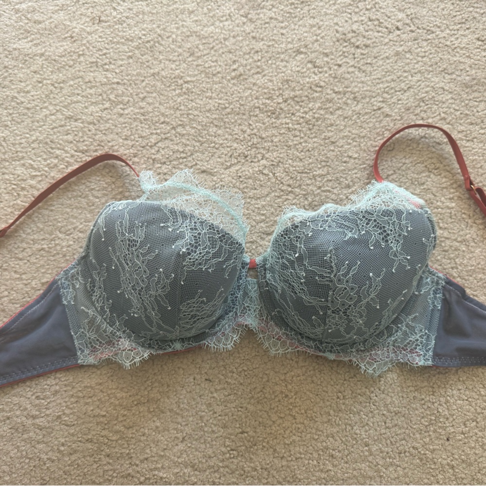 Blue lace bra Victorias Secret 34DD